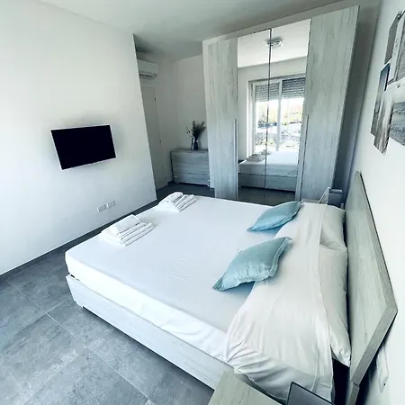 Marina House Rome Airport - Sea View Apartment Fiumicino